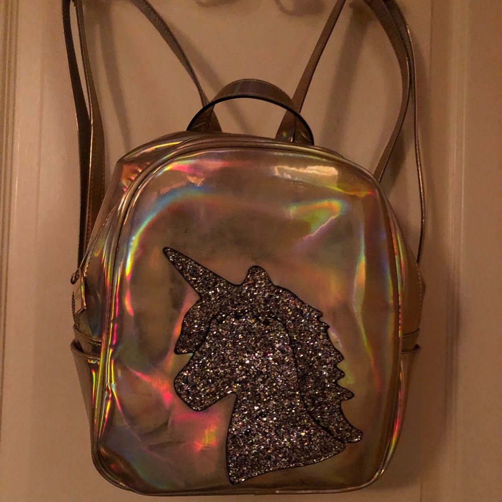 Girls Unbranded Small Gold Bacpack with Unicorn picture
